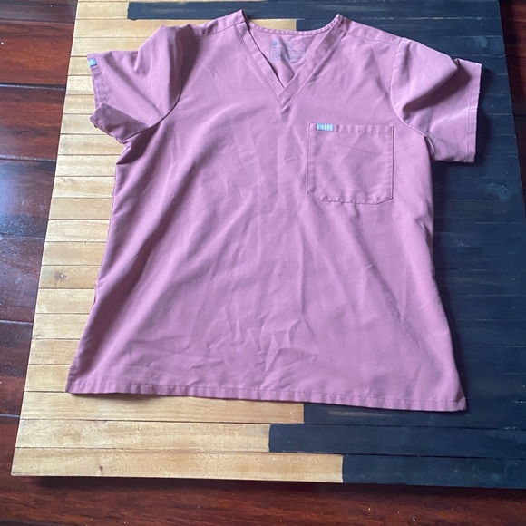 FIGS Scrubs Women’s Size XL Mauve V-Neck Top Style 1000211 Pre-Owned - Picture 1 of 4